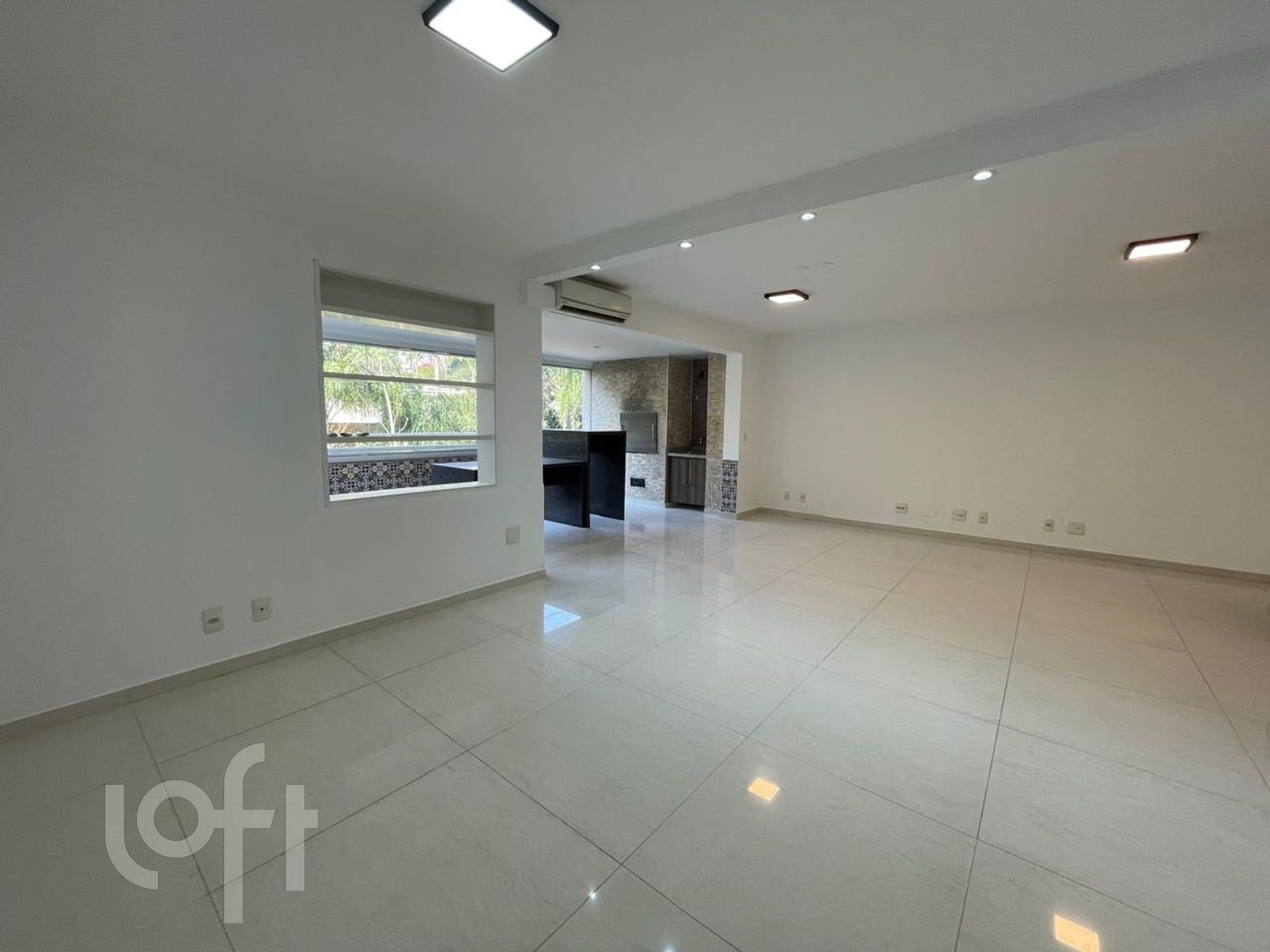 Apartamento à venda com 3 quartos, 136m² - Foto 1