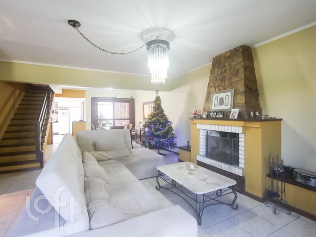 Casa com 378m², 5 dormitórios, 2 suítes, 9 vagas, Chácara das Pedras em Porto Alegre