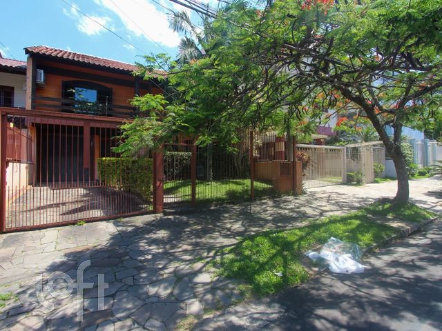 Casa com 378m², 5 dormitórios, 2 suítes, 9 vagas, Chácara das Pedras em Porto Alegre