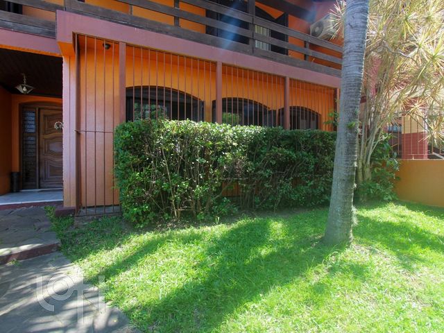 Casa com 378m², 5 dormitórios, 2 suítes, 9 vagas, Chácara das Pedras em Porto Alegre