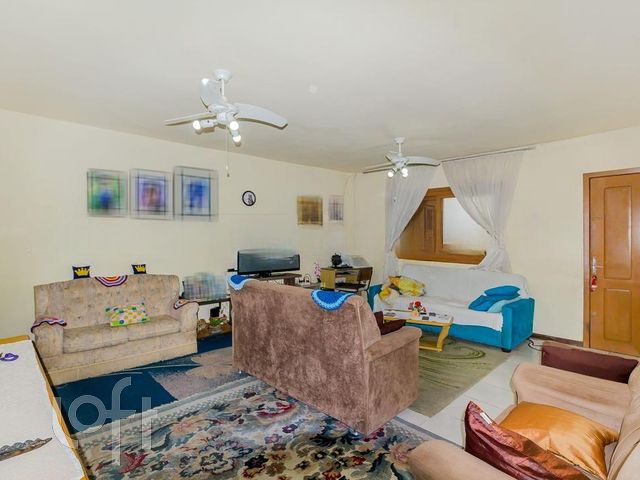 Casa com 242m², 5 dormitórios, 3 vagas, Cristo Redentor em Porto Alegre