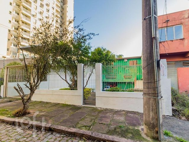 Casa com 242m², 5 dormitórios, 3 vagas, Cristo Redentor em Porto Alegre