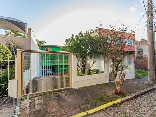 Casa com 242m², 5 dormitórios, 3 vagas, Cristo Redentor em Porto Alegre