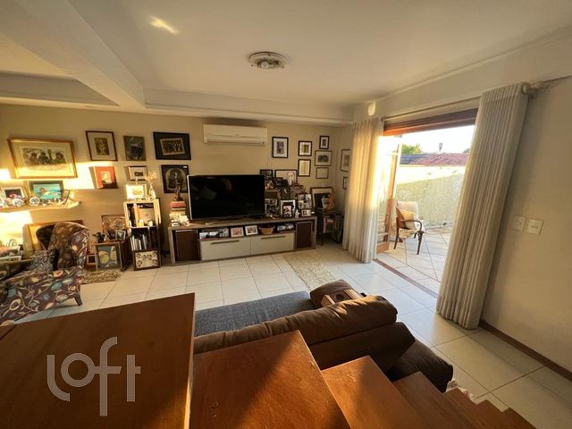 Casa com 275m², 4 dormitórios, 2 suítes, 3 vagas, Chácara das Pedras em Porto Alegre