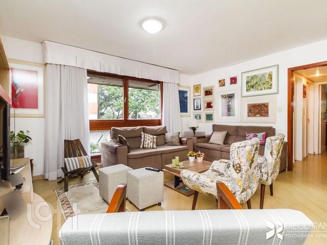 Apartamento com 111m², 3 dormitórios, 1 suíte, 2 vagas, Menino Deus em Porto Alegre