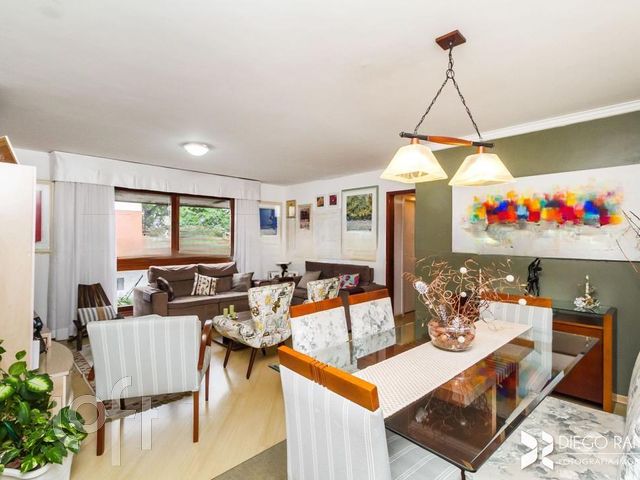 Apartamento com 111m², 3 dormitórios, 1 suíte, 2 vagas, Menino Deus em Porto Alegre