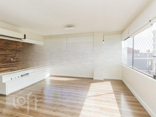 Apartamento com 92m², 3 dormitórios, 1 suíte, 2 vagas, Petrópolis em Porto Alegre