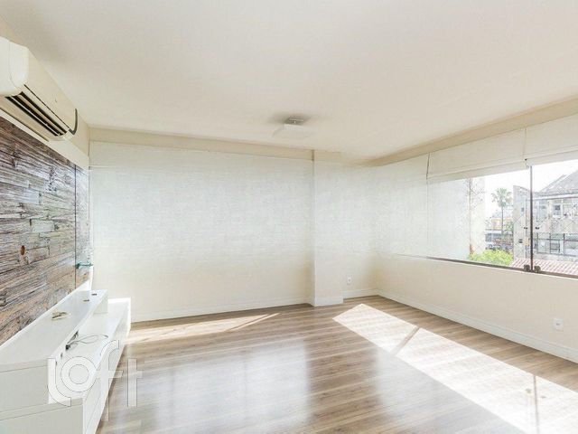 Apartamento com 96m², 3 dormitórios, 1 suíte, 2 vagas, Petrópolis em Porto Alegre