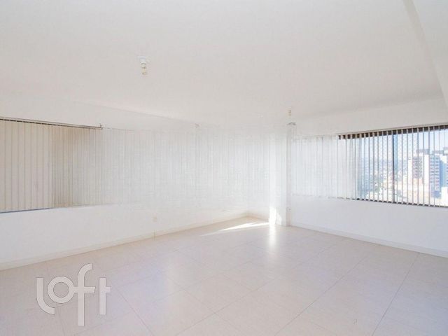Apartamento com 96m², 3 dormitórios, 1 suíte, 2 vagas, Petrópolis em Porto Alegre