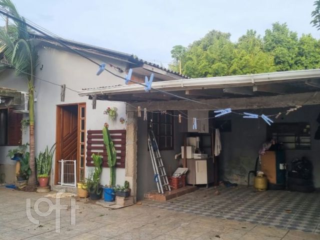 Casa com 54m², 2 dormitórios, 3 vagas, Jardim Botânico em Porto Alegre