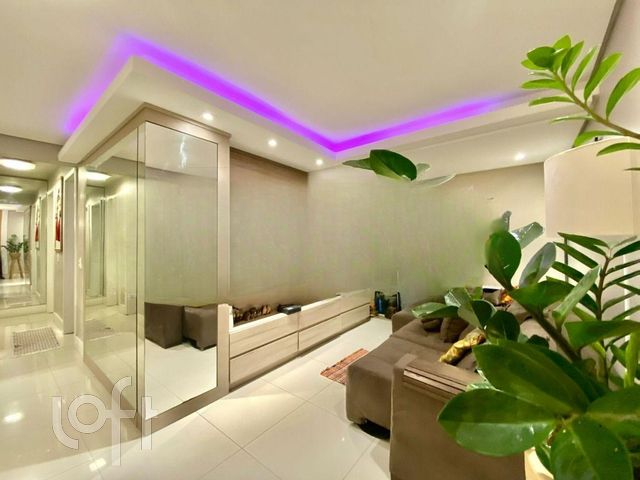 Apartamento com 85m², 3 dormitórios, 1 suíte, 2 vagas, Petrópolis em Porto Alegre