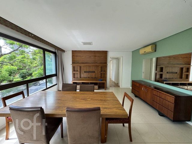 Apartamento com 100m², 3 dormitórios, 1 suíte, 2 vagas, Petrópolis em Porto Alegre