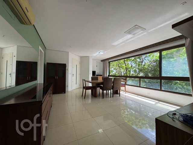 Apartamento com 100m², 3 dormitórios, 1 suíte, 2 vagas, Petrópolis em Porto Alegre