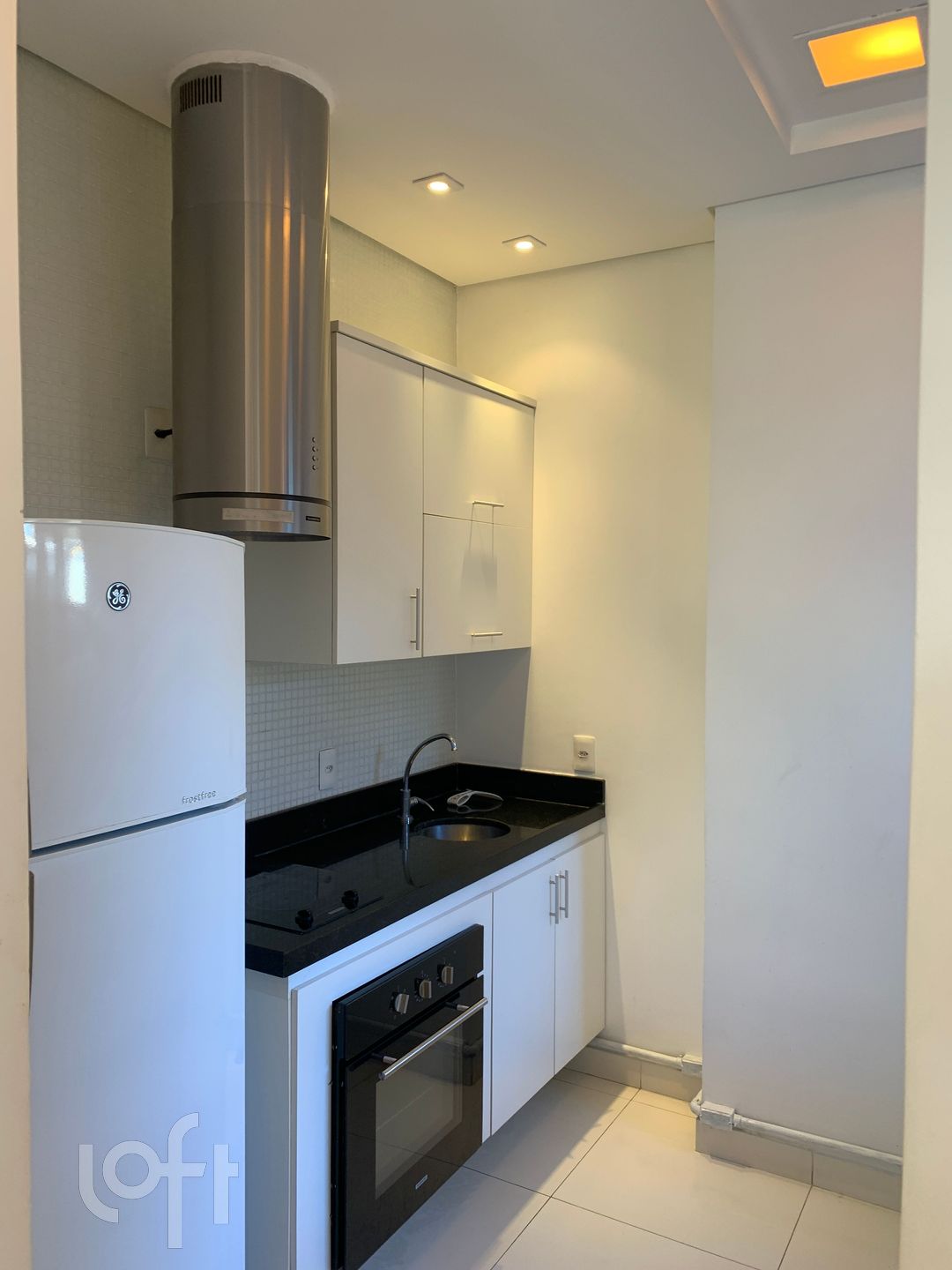 Apartamento à venda com 2 quartos, 72m² - Foto 2