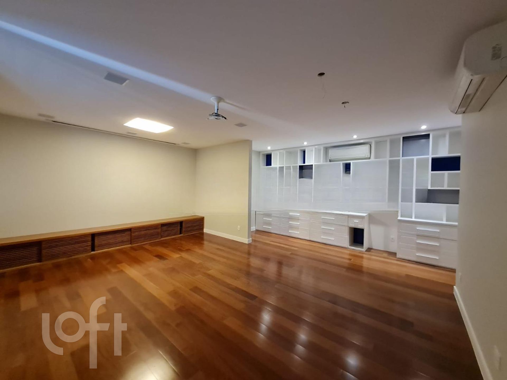 Apartamento à venda com 3 quartos, 133m² - Foto 1