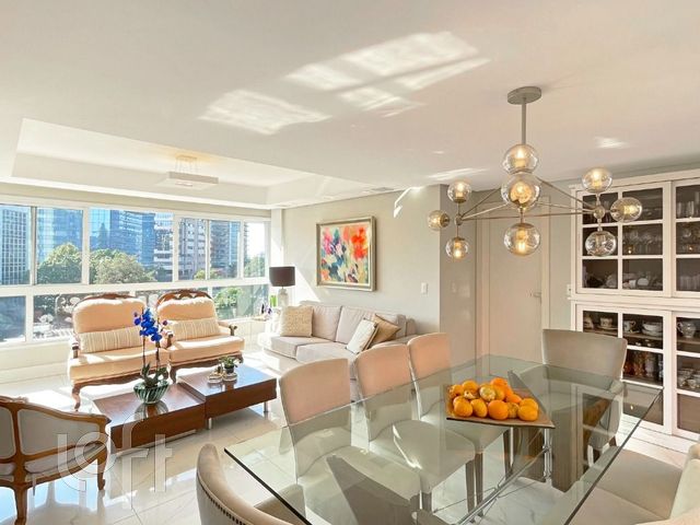Apartamento com 103m², 3 dormitórios, 1 suíte, 2 vagas, Petrópolis em Porto Alegre