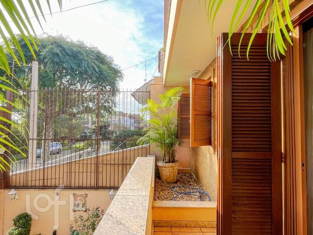 Casa com 421m², 4 dormitórios, 2 suítes, 2 vagas, Chácara das Pedras em Porto Alegre