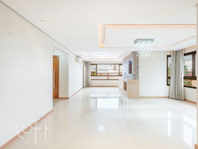 Apartamento com 160m², 3 dormitórios, 3 suítes, 3 vagas, Rio Branco em Porto Alegre