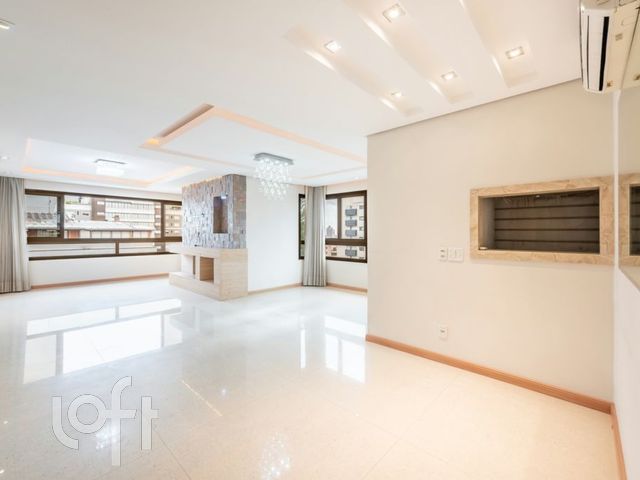 Apartamento com 160m², 3 dormitórios, 3 suítes, 3 vagas, Rio Branco em Porto Alegre