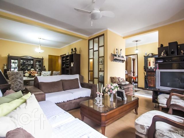 Casa com 315m², 3 dormitórios, 1 suíte, 4 vagas, Vila Ipiranga em Porto Alegre