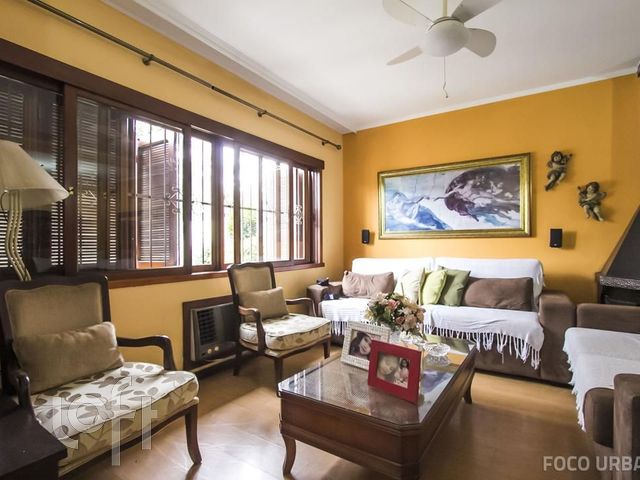 Casa com 315m², 3 dormitórios, 1 suíte, 4 vagas, Vila Ipiranga em Porto Alegre