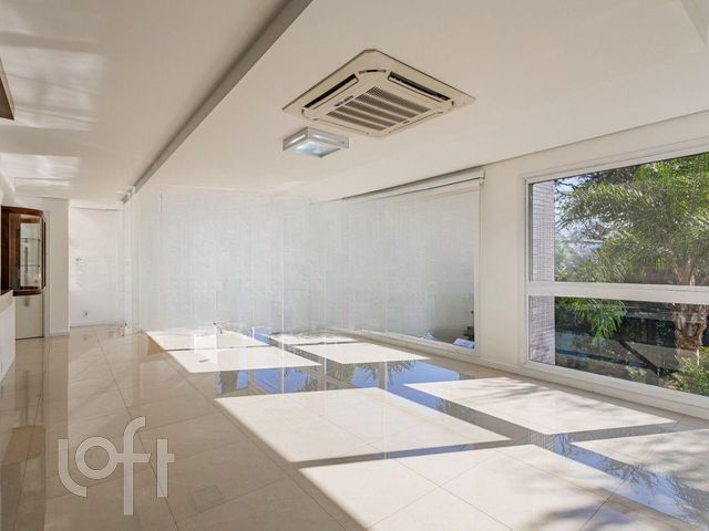 Apartamento com 305m², 3 dormitórios, 3 suítes, 4 vagas, Petrópolis em Porto Alegre
