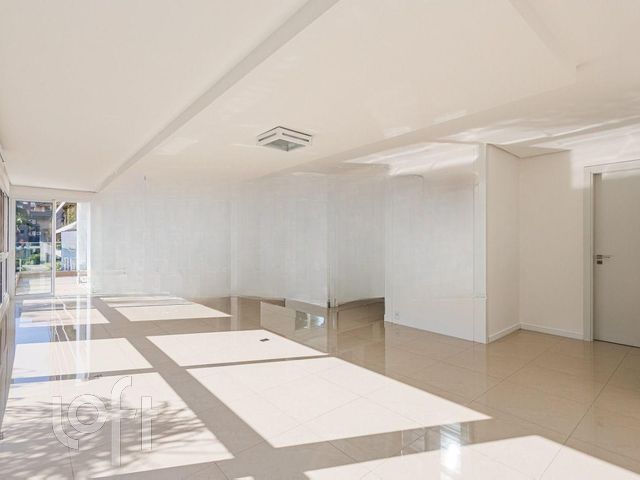 Apartamento com 305m², 3 dormitórios, 3 suítes, 4 vagas, Petrópolis em Porto Alegre