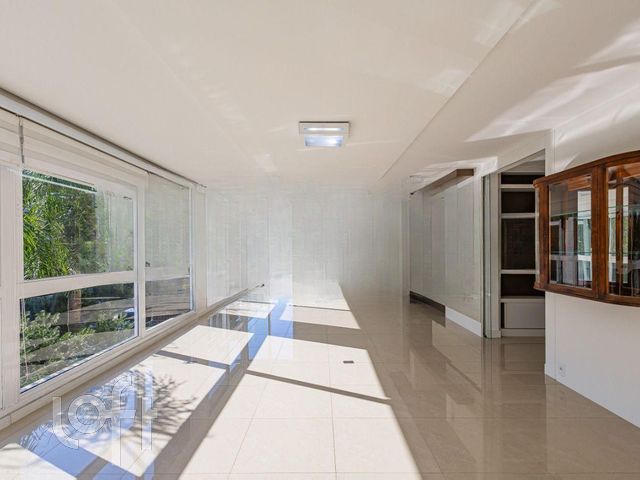 Apartamento com 305m², 3 dormitórios, 3 suítes, 4 vagas, Petrópolis em Porto Alegre