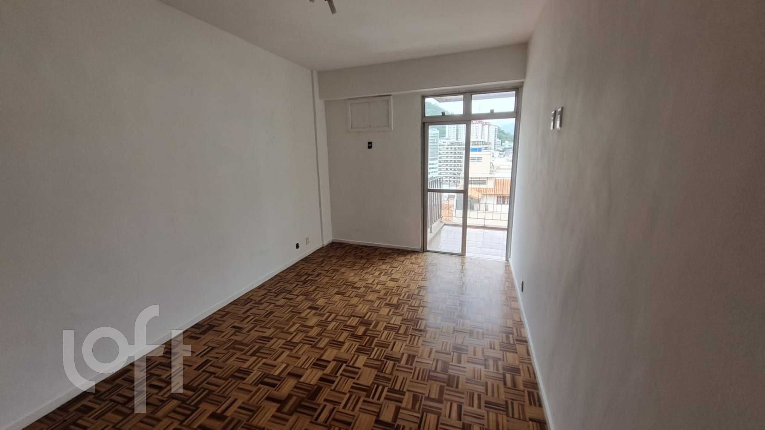 Apartamento à venda com 2 quartos, 68m² - Foto 2