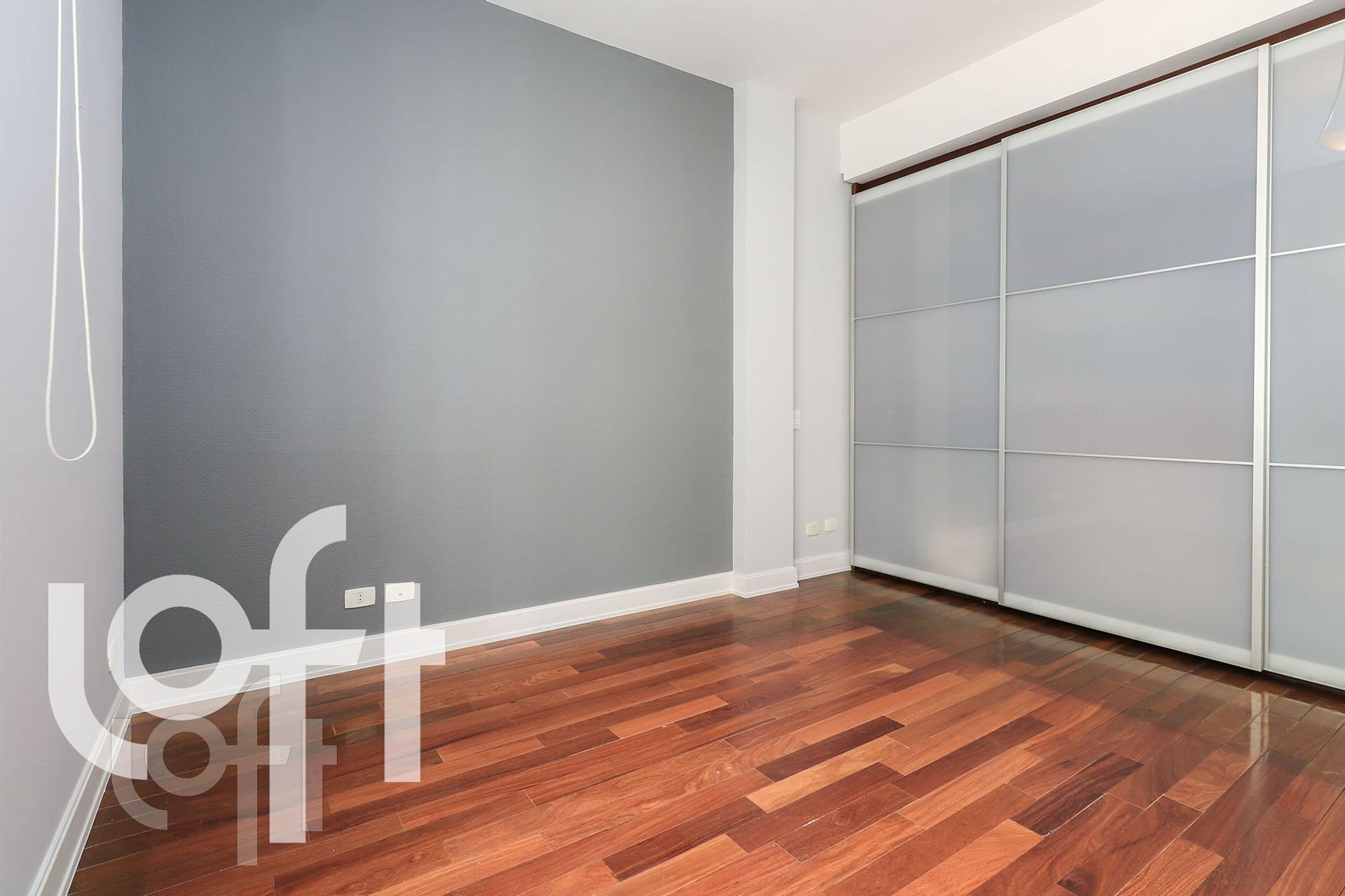 Apartamento à venda com 3 quartos, 228m² - Foto 2