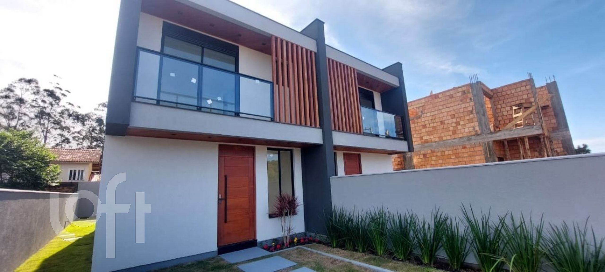 Casa à venda em São João do Rio Vermelho com 118 m², 3 quartos, 2 suítes, 2 vagas