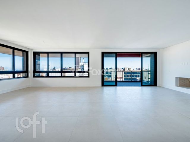 Apartamento com 218m², 3 dormitórios, 3 suítes, 3 vagas, Petrópolis em Porto Alegre