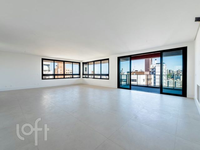 Apartamento com 218m², 3 dormitórios, 3 suítes, 3 vagas, Petrópolis em Porto Alegre