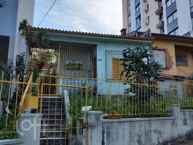 Casa com 130m², 3 dormitórios, Petrópolis em Porto Alegre