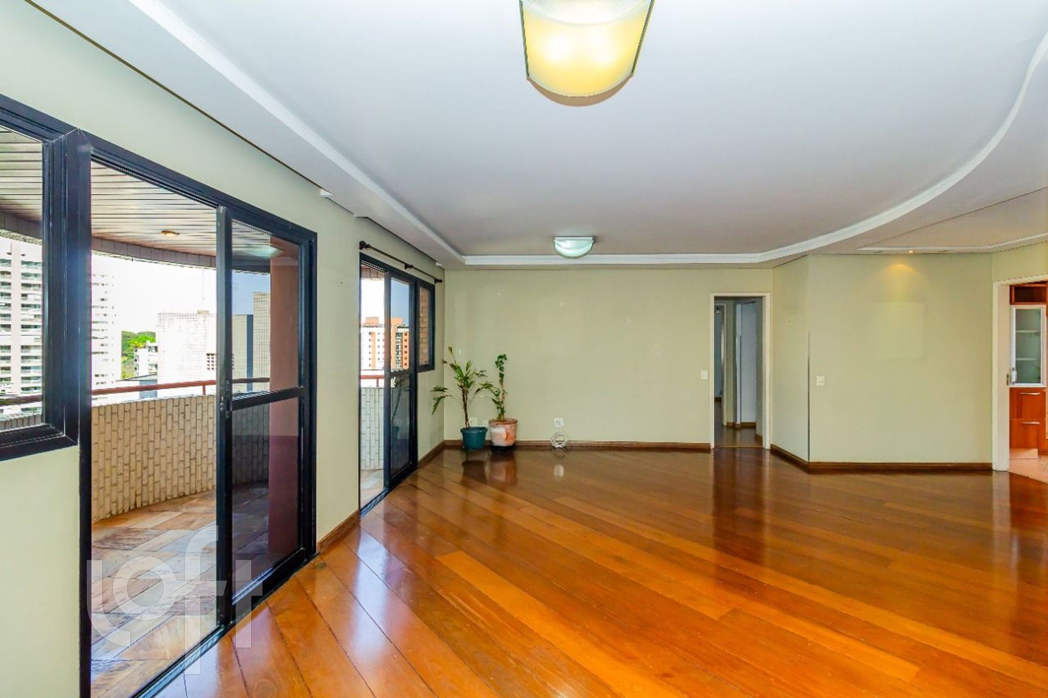 Apartamento à venda com 3 quartos, 136m² - Foto 2