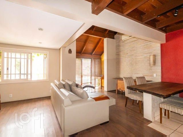 Apartamento com 94m², 2 dormitórios, 1 suíte, 2 vagas, Moinhos de Vento em Porto Alegre