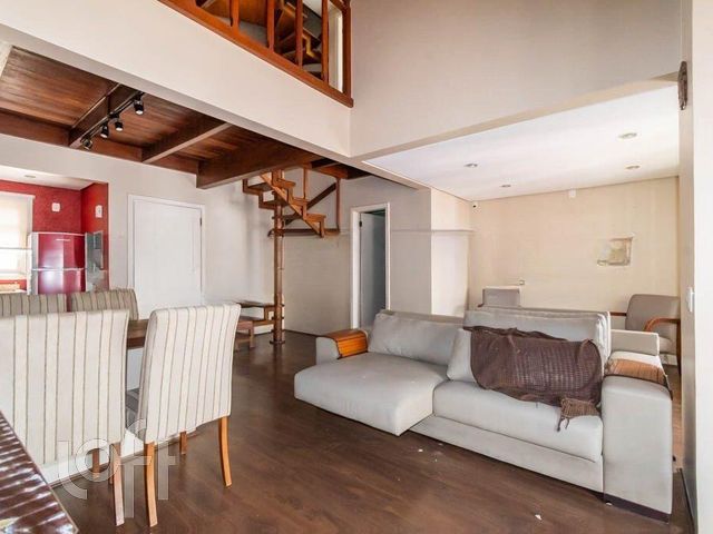 Apartamento com 94m², 2 dormitórios, 1 suíte, 2 vagas, Moinhos de Vento em Porto Alegre