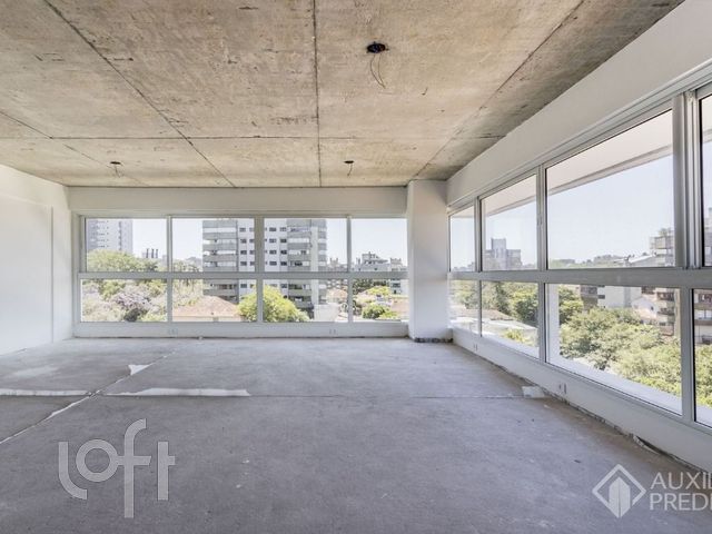 Apartamento com 130m², 3 dormitórios, 1 suíte, 2 vagas, Petrópolis em Porto Alegre