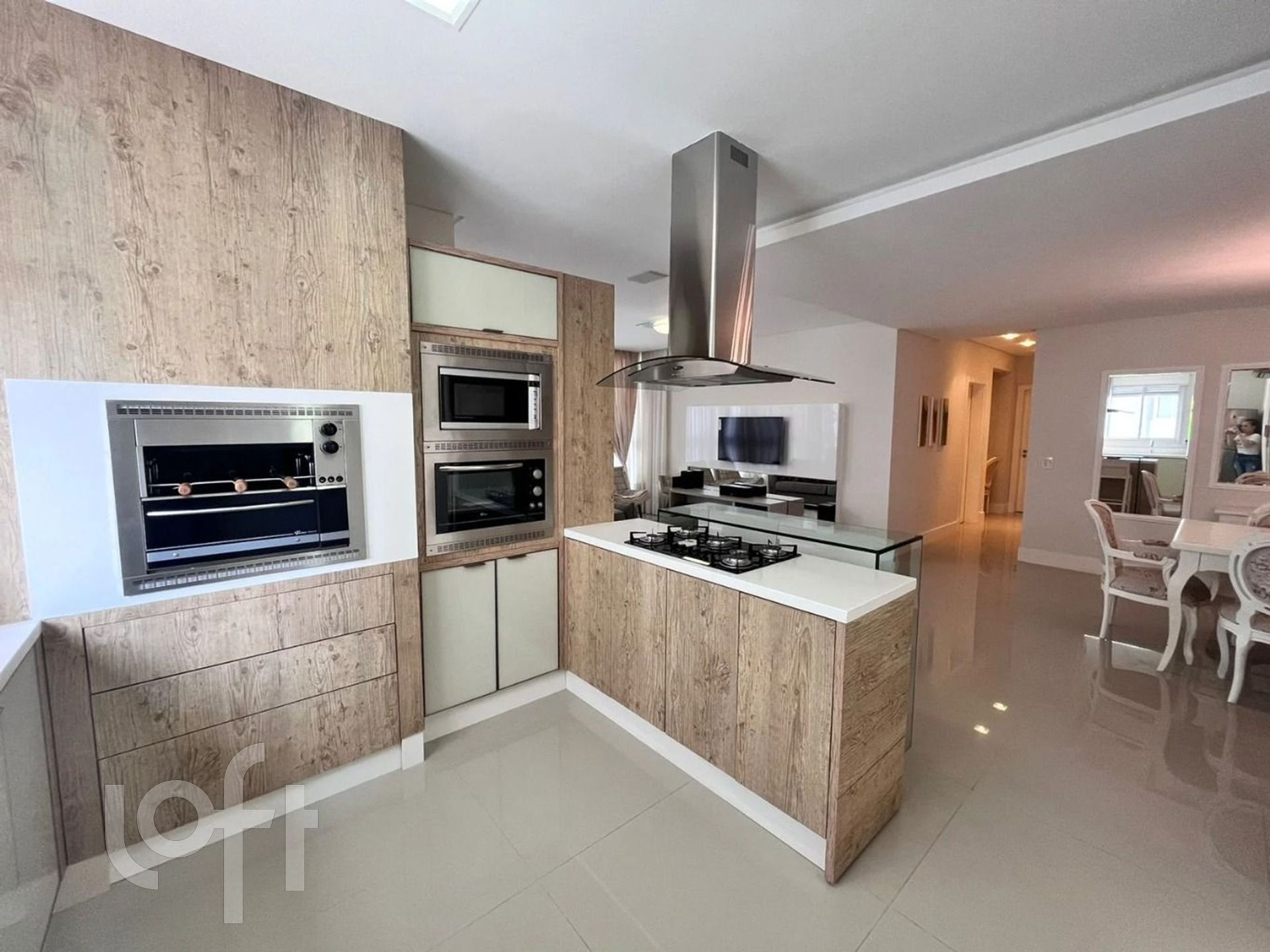 Apartamentos com 128m², 3 quartos, 3 suítes, 2 garagens, no bairro Centro em Balneário Camboriú