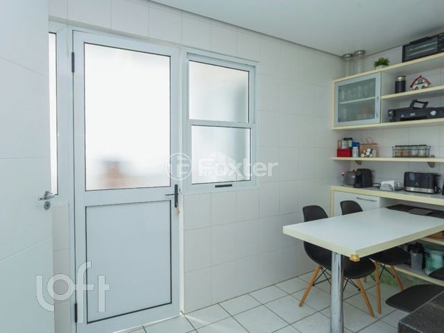 Apartamento com 106m², 3 dormitórios, 1 suíte, 2 vagas, Jardim Botânico em Porto Alegre