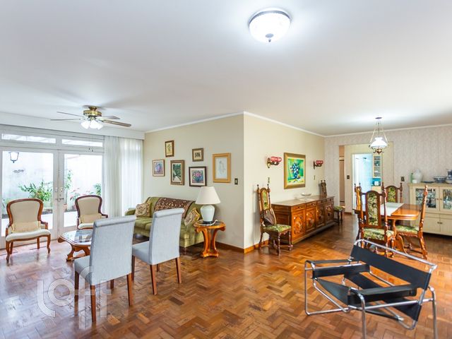 Casa com 230m², 2 dormitórios, 2 vagas, Cidade Baixa em Porto Alegre
