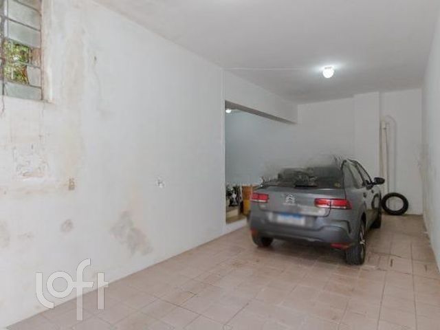 Casa com 600m², 3 dormitórios, 3 vagas, Petrópolis em Porto Alegre