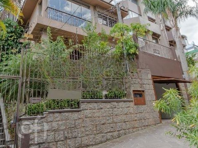 Casa com 600m², 3 dormitórios, 3 vagas, Petrópolis em Porto Alegre