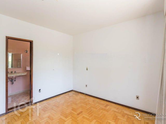 Apartamento com 133m², 3 dormitórios, 2 vagas, Petrópolis em Porto Alegre