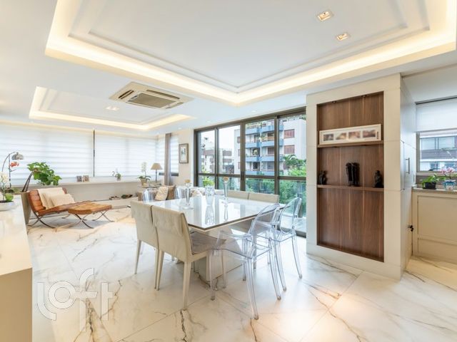 Apartamento com 130m², 3 dormitórios, 3 suítes, 2 vagas, Petrópolis em Porto Alegre