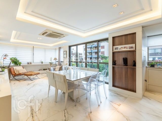 Apartamento com 130m², 3 dormitórios, 3 suítes, 2 vagas, Petrópolis em Porto Alegre