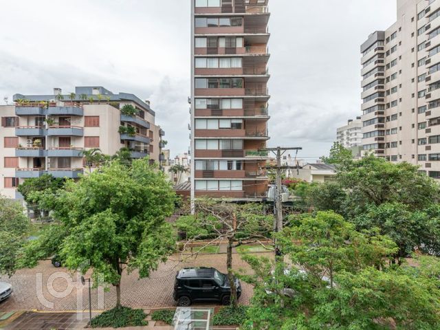 Apartamento com 130m², 3 dormitórios, 3 suítes, 2 vagas, Petrópolis em Porto Alegre