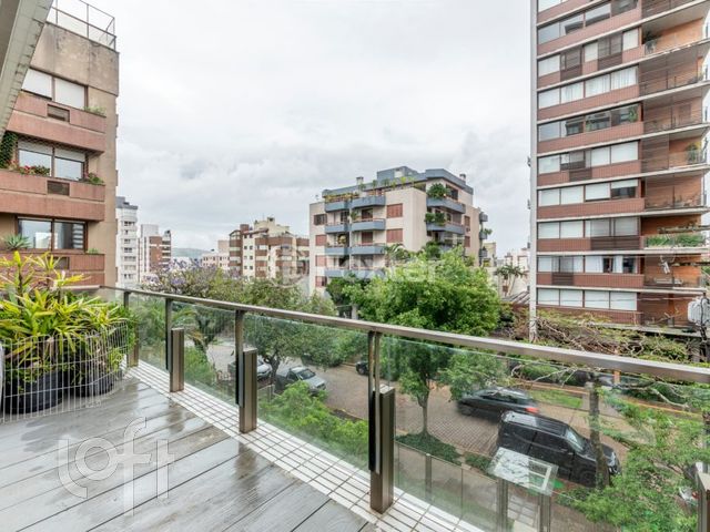 Apartamento com 130m², 3 dormitórios, 3 suítes, 2 vagas, Petrópolis em Porto Alegre