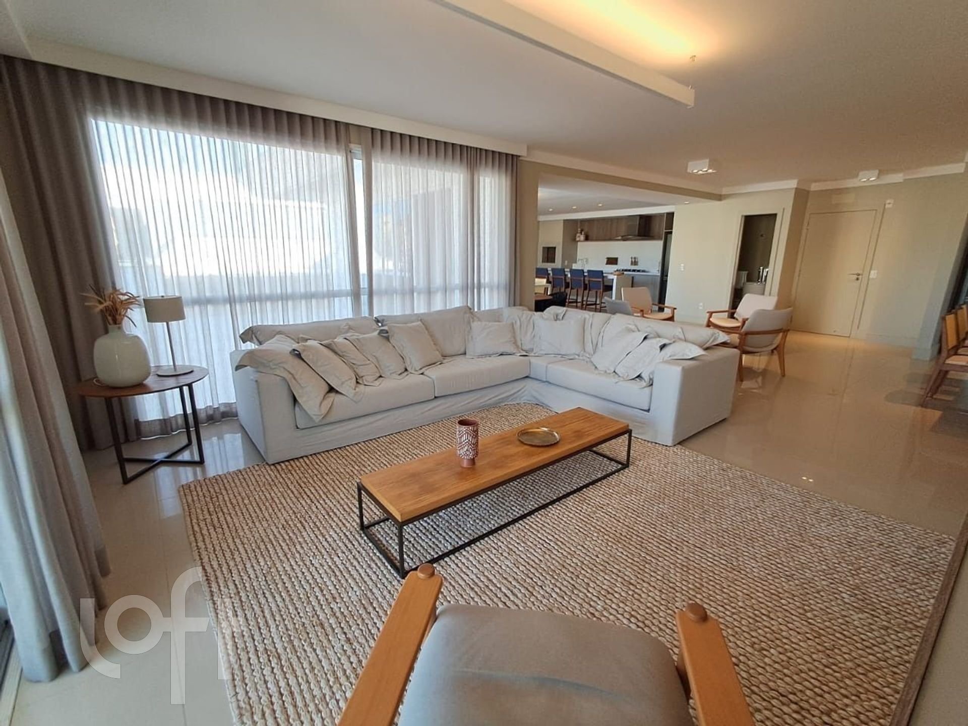 Apartamento à venda em Cachoeira do bom Jesus com 246 m², 4 quartos, 4 suítes, 3 vagas