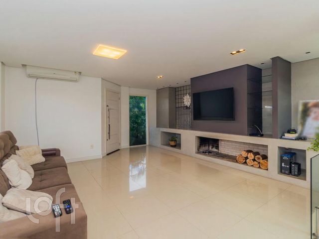 Casa com 249m², 3 dormitórios, 1 suíte, 2 vagas, Vila Ipiranga em Porto Alegre